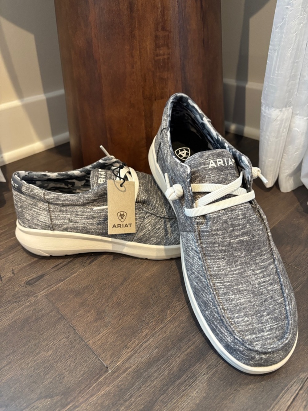 Ariat Hilo Washed Grey Denim,cushioned insole,FLX Foam outsole,moc toe
